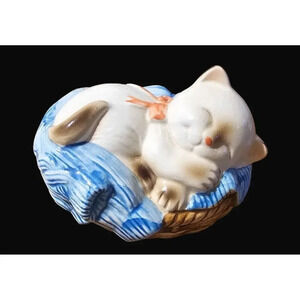 Vtg 1983 AVON Ceramic Potpourri Pomander Sleeping Kitten In Basket Made in Japan